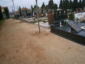 Uređenje okoliša na Gradskom groblju - Fotografija 10