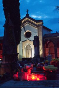 Blagdan Sv. svetih na Gradskom groblju noću - Fotografija 08
