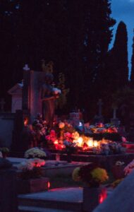 Blagdan Sv. svetih na Gradskom groblju noću - Fotografija 09