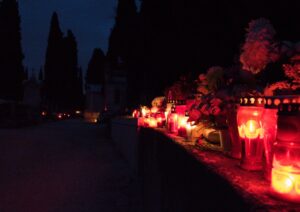 Blagdan Sv. svetih na Gradskom groblju noću - Fotografija 11