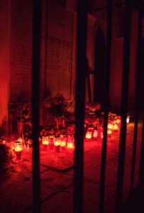 Blagdan Sv. svetih na Gradskom groblju noću - Fotografija 12