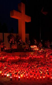 Blagdan Sv. svetih na Gradskom groblju noću - Fotografija 17