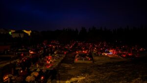 Blagdan Sv. svetih na Gradskom groblju noću - Fotografija 18