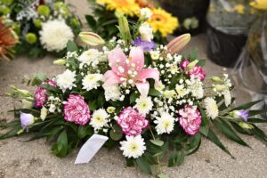 Ponuda cvjećarnica na Gradskom groblju - Fotografija 09