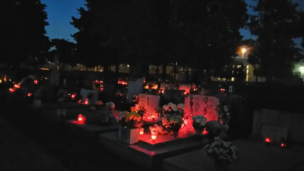 Noćni pogled na Gradsko Groblje – Svi Sveti